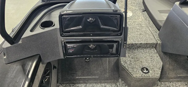 Slide: The Image of Tracker Targa V-19 2026 - 7