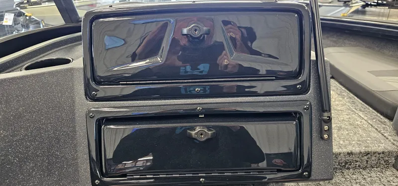 Slide: The Image of Tracker Targa V-19 2026 - 8