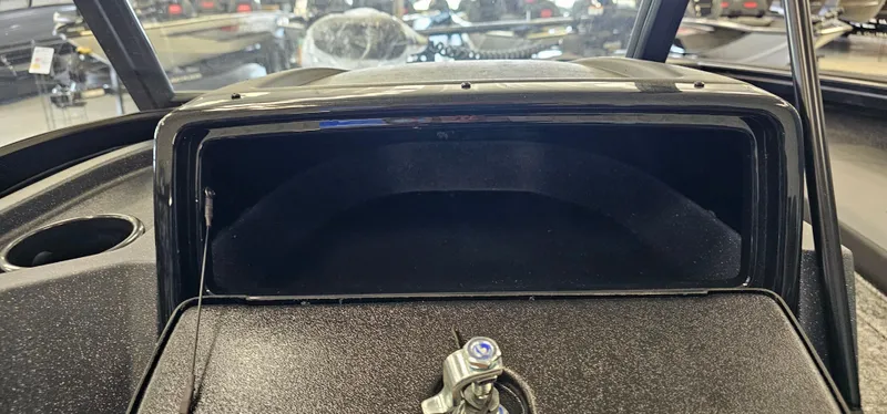 Slide: The Image of Tracker Targa V-19 2026 - 9