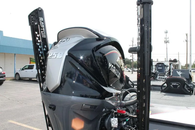 Slide: The Image of 2026 Skeeter FXR 21 FLEX boat with Yamaha 250 engine and Raptor anchoring system. - 6