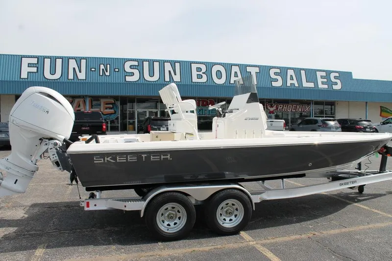 The Image of 2026 Skeeter SX221 boat displayed at Fun-N-Sun Boat Sales dealership. - 0