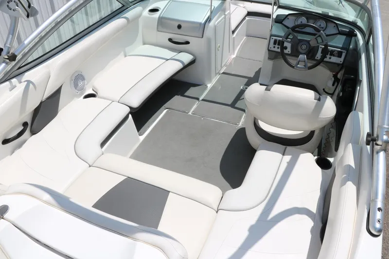 Slide: The Image of Yamaha AR190 2014 - 13