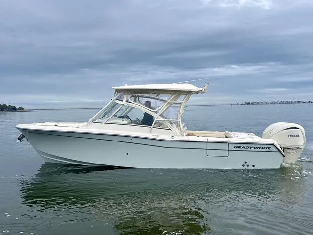 Slide: The Image of Grady-White Freedom 285 2026 - 19