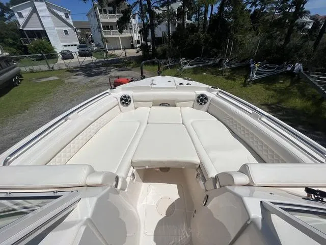 Slide: The Image of Grady-White Freedom 285 2026 - 7