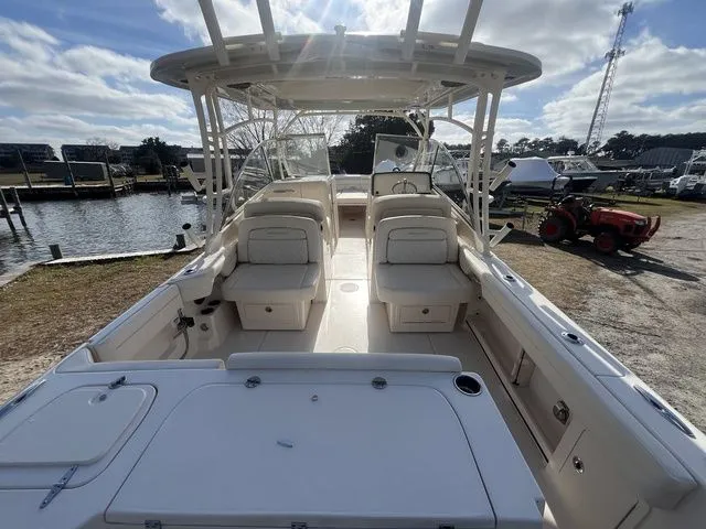 Slide: The Image of Grady-White Freedom 285 2026 - 15