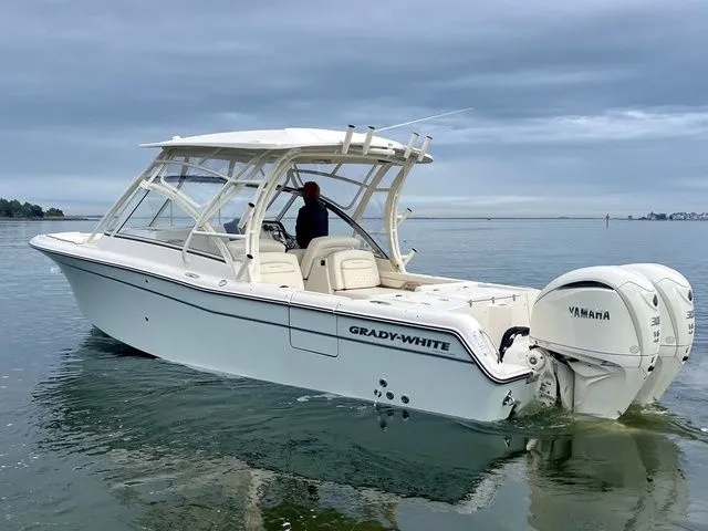 Slide: The Image of Grady-White Freedom 285 2026 - 18