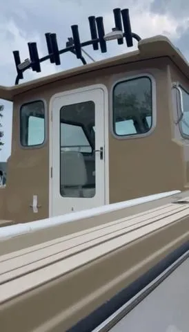 Slide: The Image of Parker Marine 227 Explorer 2026 - 4