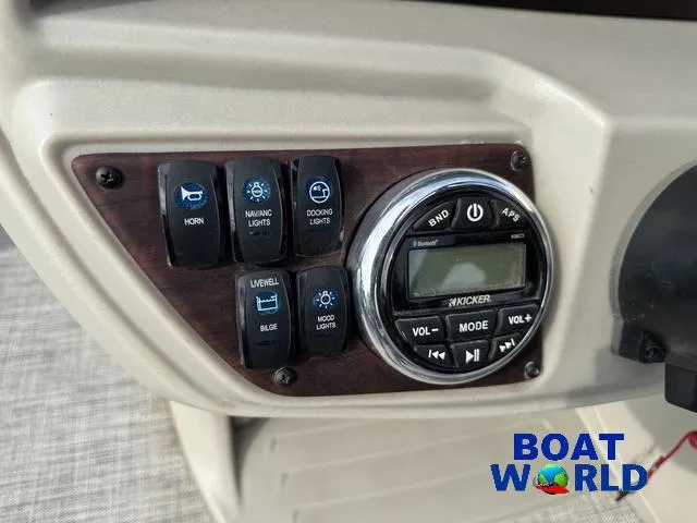 Slide: The Image of South Bay 224RS LE Pontoon & 140HP Suzuki 4-Stroke EFI 2023 - 22