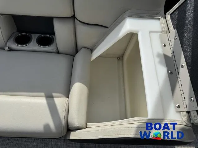 Slide: The Image of South Bay 224RS LE Pontoon & 140HP Suzuki 4-Stroke EFI 2023 - 33