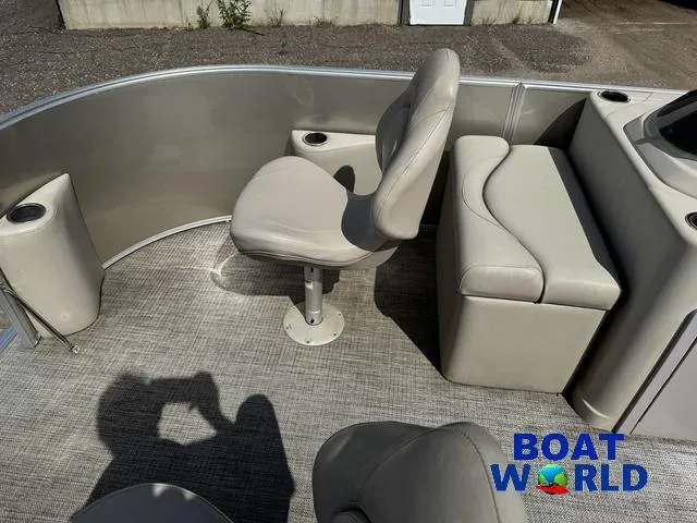 Slide: The Image of Sylvan 820 4-PT Pontoon 2016 - 10