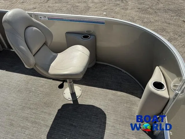 Slide: The Image of Sylvan 820 4-PT Pontoon 2016 - 12