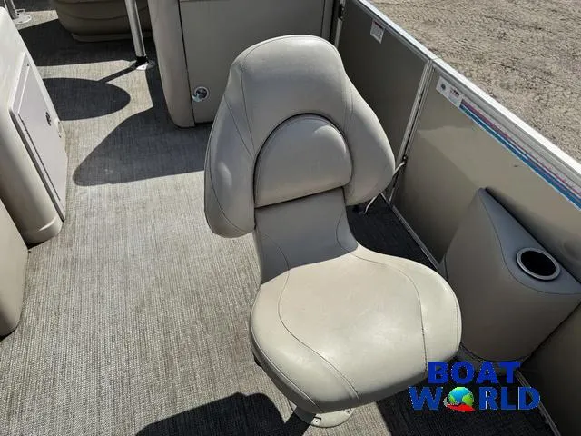 Slide: The Image of Sylvan 820 4-PT Pontoon 2016 - 13