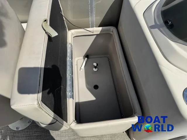 Slide: The Image of Sylvan 820 4-PT Pontoon 2016 - 19