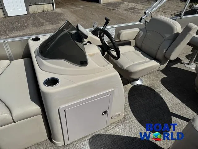 Slide: The Image of Sylvan 820 4-PT Pontoon 2016 - 21