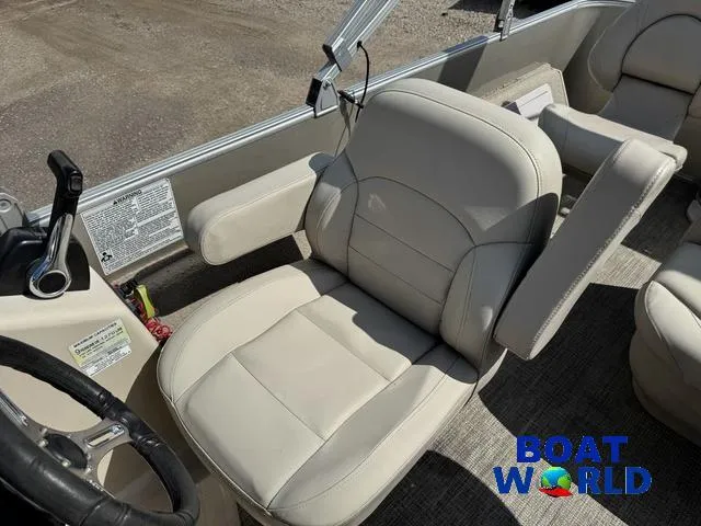 Slide: The Image of Sylvan 820 4-PT Pontoon 2016 - 22