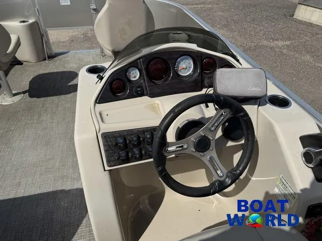 Slide: The Image of Sylvan 820 4-PT Pontoon 2016 - 23