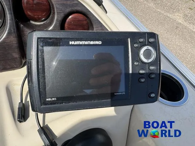 Slide: The Image of Sylvan 820 4-PT Pontoon 2016 - 25