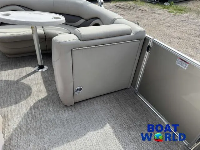 Slide: The Image of Sylvan 820 4-PT Pontoon 2016 - 30