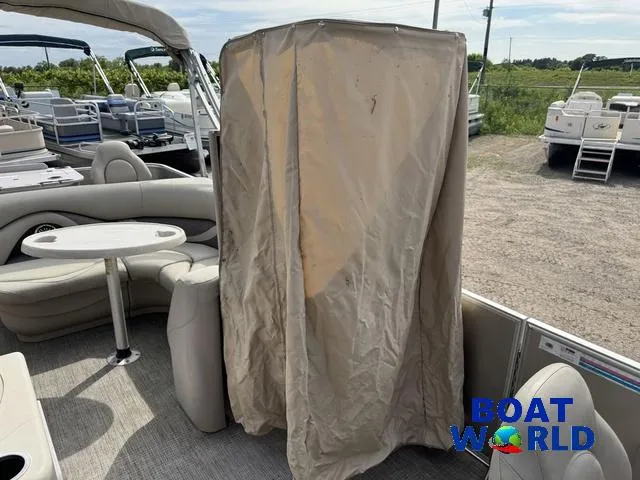 Slide: The Image of Sylvan 820 4-PT Pontoon 2016 - 31