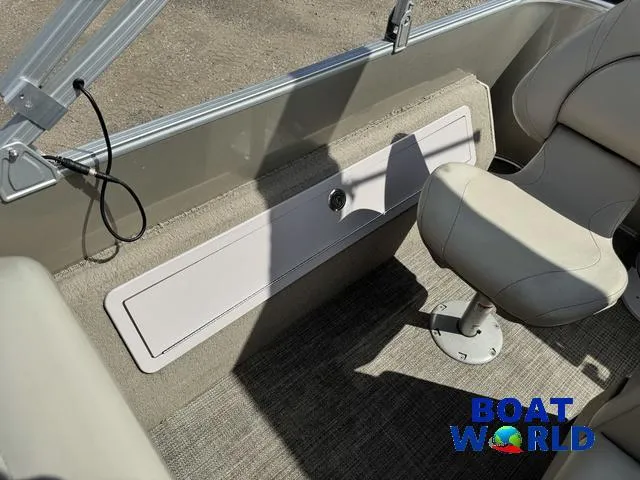 Slide: The Image of Sylvan 820 4-PT Pontoon 2016 - 33