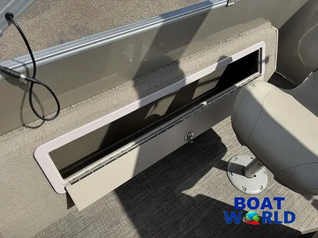 Slide: The Image of Sylvan 820 4-PT Pontoon 2016 - 34