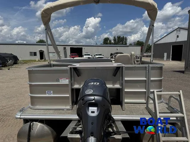 Slide: The Image of Sylvan 820 4-PT Pontoon 2016 - 36