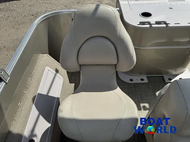 Slide: The Image of Sylvan 820 4-PT Pontoon 2016 - 37