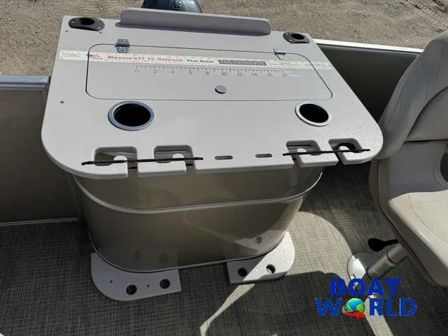 Slide: The Image of Sylvan 820 4-PT Pontoon 2016 - 39