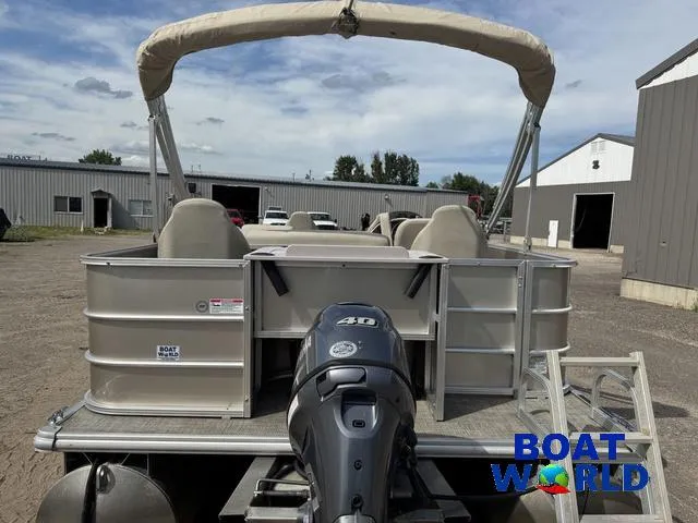 Slide: The Image of Sylvan 820 4-PT Pontoon 2016 - 8