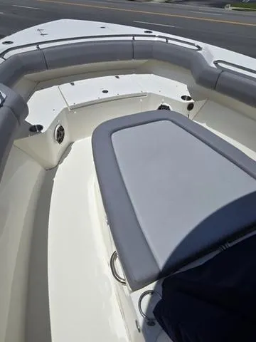 Slide: The Image of Boston Whaler 280 Outrage 2024 - 12
