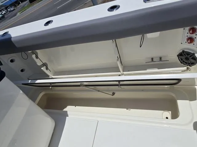 Slide: The Image of Boston Whaler 280 Outrage 2024 - 5
