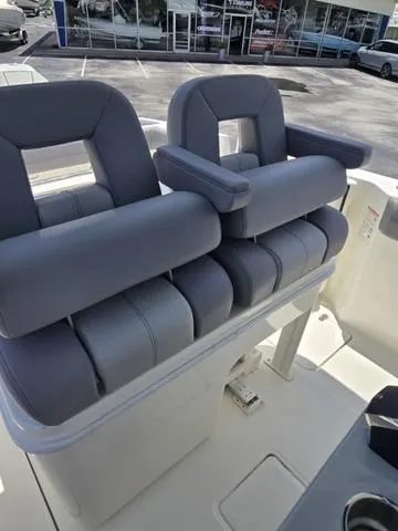 Slide: The Image of Boston Whaler 280 Outrage 2024 - 9