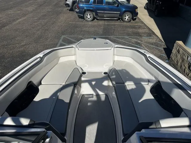 Slide: The Image of Yamaha AR250 2025 - 19