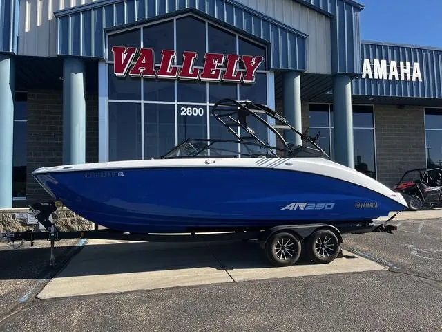 Slide: The Image of Yamaha AR250 2025 - 2