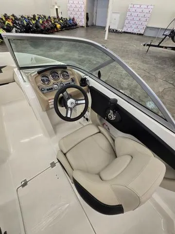 Slide: The Image of Chaparral 19 H2O Ski & Fish 2016 - 9