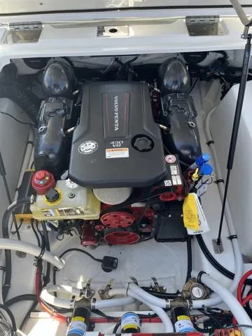 Slide: The Image of Cobalt R8 Surf 2024 - 17