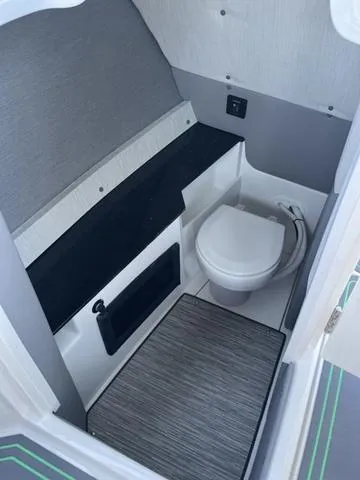 Slide: The Image of Cobalt R8 Surf 2024 - 18