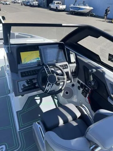 Slide: The Image of Cobalt R8 Surf 2024 - 19