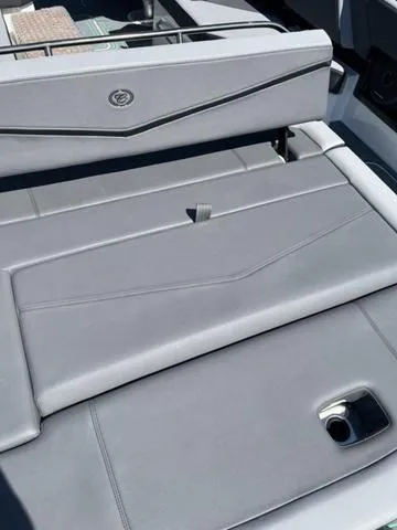 Slide: The Image of Cobalt R8 Surf 2024 - 20