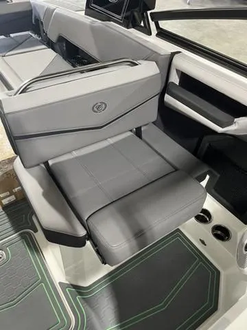 Slide: The Image of Cobalt R8 Surf 2024 - 25