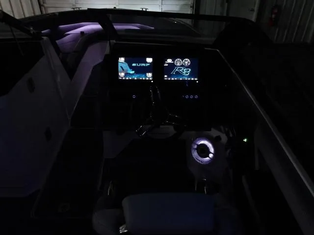 Slide: The Image of Cobalt R8 Surf 2024 - 38