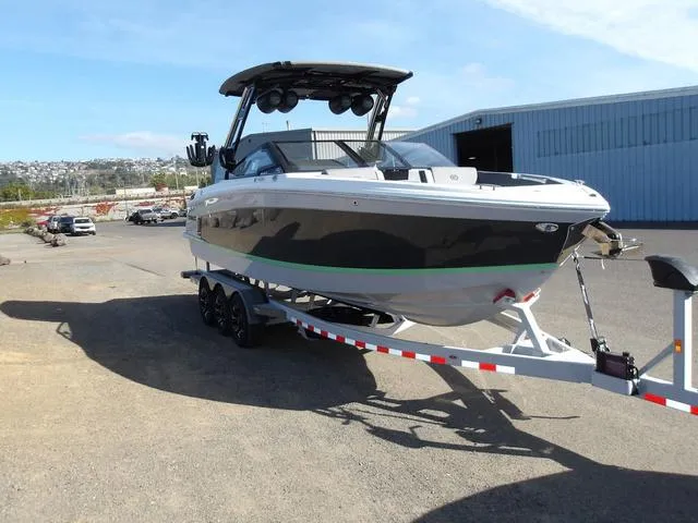 Slide: The Image of Cobalt R8 Surf 2024 - 4