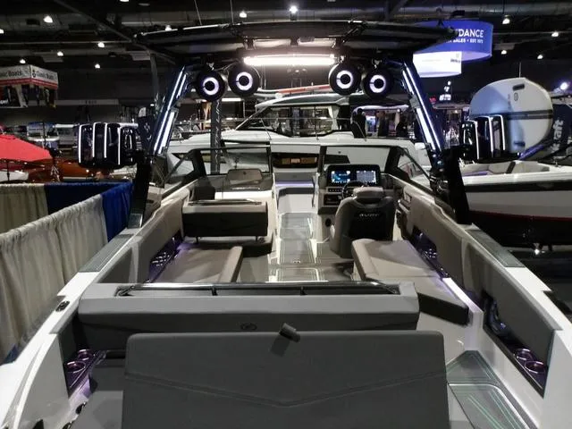 Slide: The Image of Cobalt R8 Surf 2024 - 44