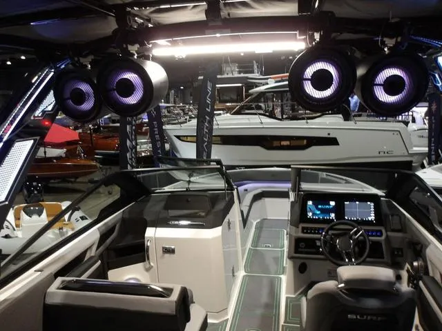 Slide: The Image of Cobalt R8 Surf 2024 - 45