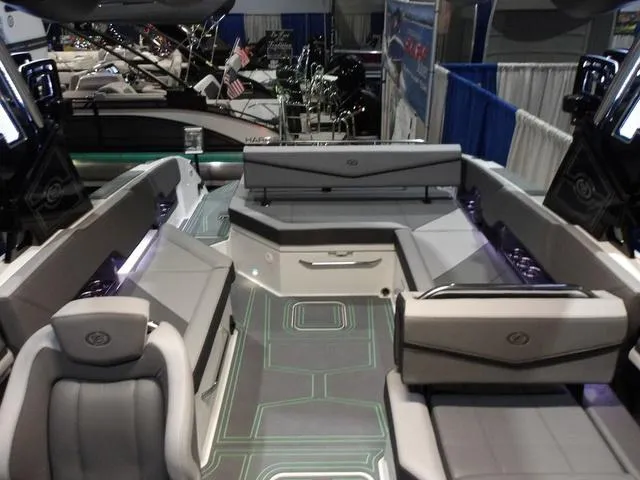 Slide: The Image of Cobalt R8 Surf 2024 - 76