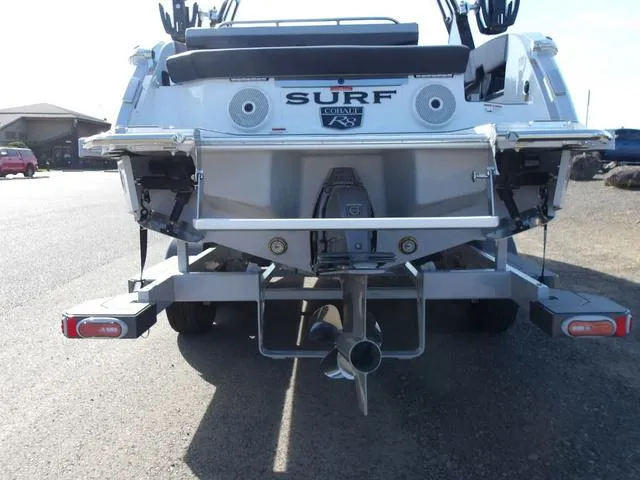 Slide: The Image of Cobalt R8 Surf 2024 - 8