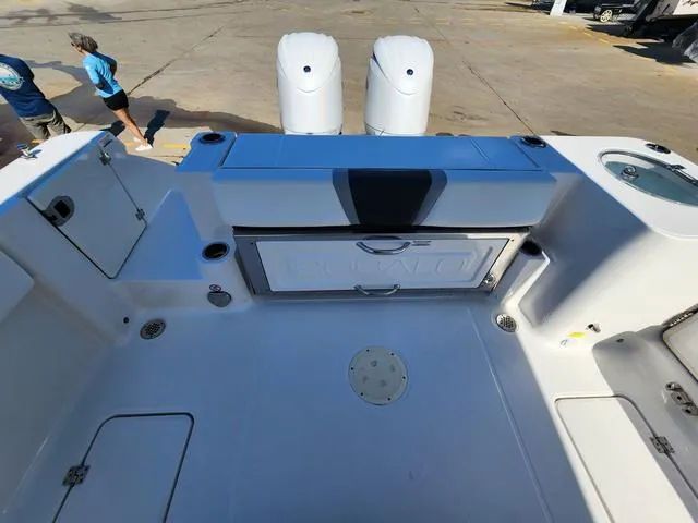 Slide: The Image of Robalo Center Console R270 Trailer included 2024 - 14