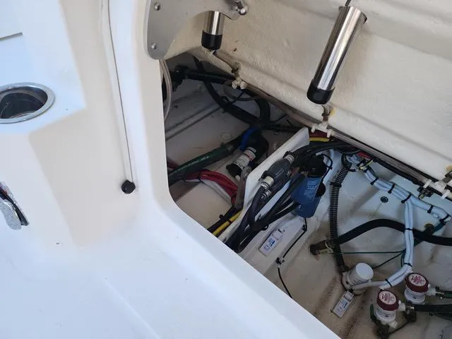 Slide: The Image of Robalo Center Console R270 Trailer included 2024 - 16