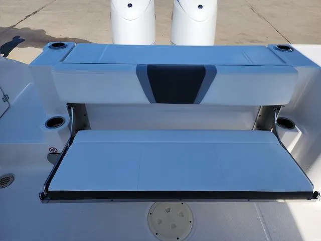 Slide: The Image of Robalo Center Console R270 Trailer included 2024 - 19