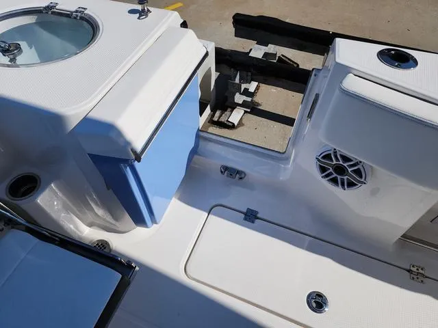 Slide: The Image of Robalo Center Console R270 Trailer included 2024 - 22